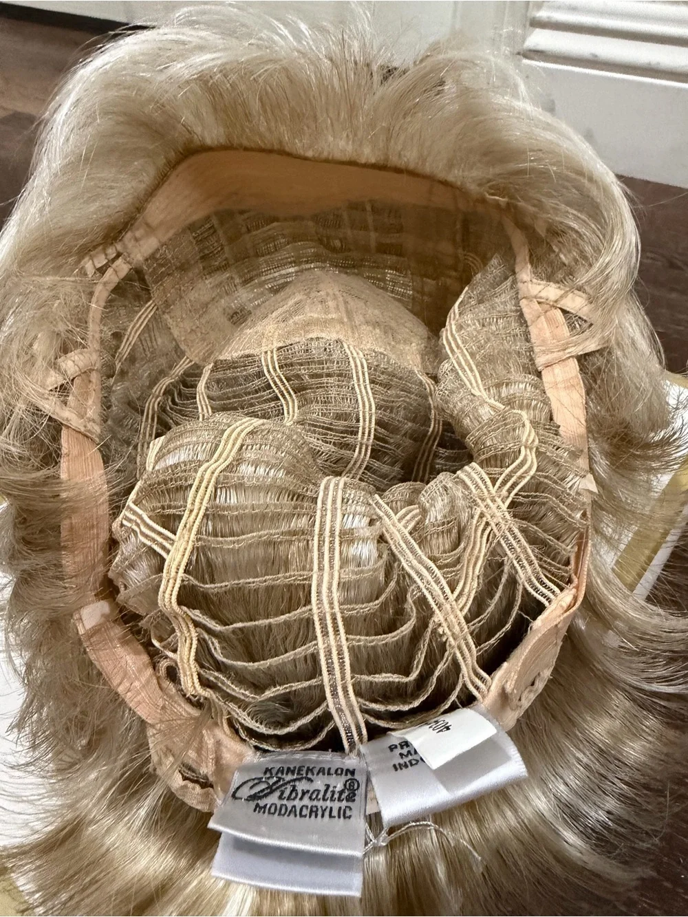 Raquel Welch Glazed Vanilla Short Synthetic Hairpiece - Light Blonde